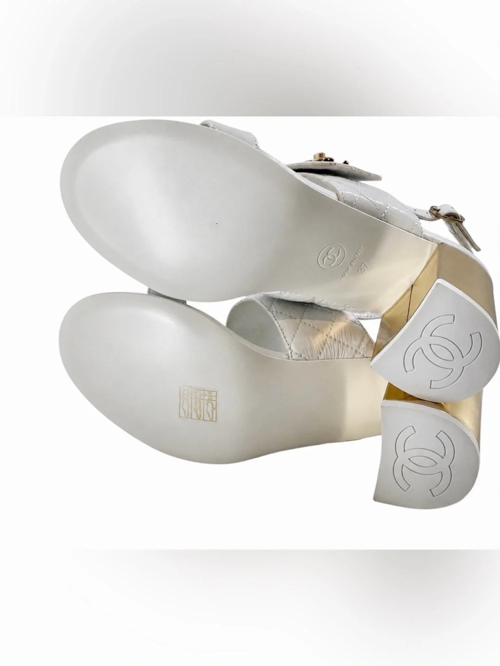 Absolutely GORGEOUS Patent Quilted Chanel Turnlock Sandals size 7 with box!